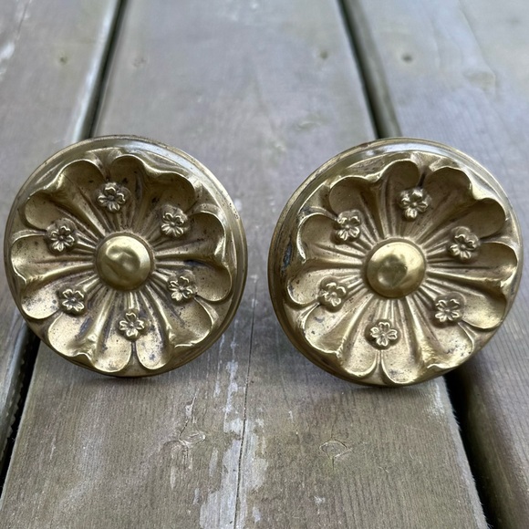 Antique Other - Antique Victorian Set of 2 Ormolu Gilded Bronze Floral Drapery Curtain Tiebacks